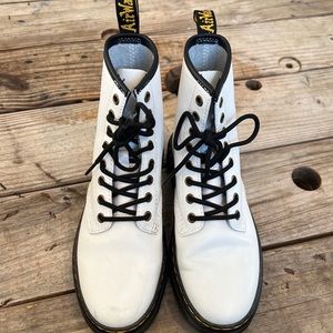 DR MARTENS White Leather ZAVALA 8 hole lace up boots US 6 EUR 37
